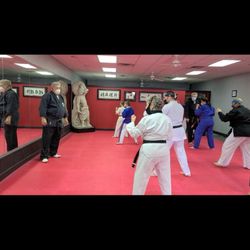 Strawn Martial Arts Academy - Group workout