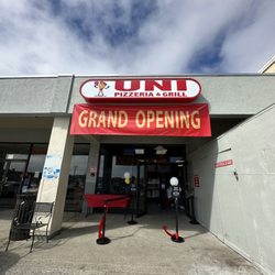 Uni Pizzeria & Grill - Outside