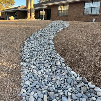 Trees R' Us - gravel path in front of a house - Tree Services Near Me - Albuquerque, New Mexico Trees R' Us - gravel path in front of a house - Tree Services Near Me - Albuquerque, New Mexico