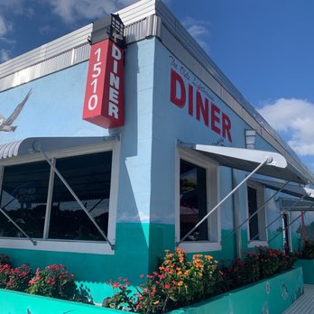 Lighthouse Diner - outside - American Near Me - Jupiter, Florida