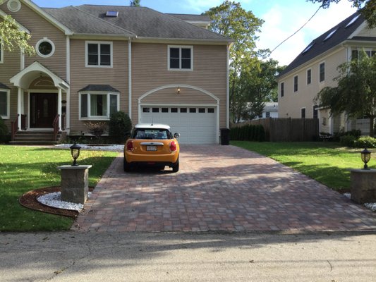 Hardscape & Masonry Services - At V&A Hardscape & Landscaping we take great pride in our design skills and have many happy clients to prove it! Our team of hardscape professionals are the best in the industry and are always dedicated to the final product.
With over 15 years of combined experience, the end result is nothing short of outstanding. Bringing your hardscape/masonry plan from vision to reality is what motivates us to be the best! Getting the design right up front makes the installation straight-forward and predictable.
Our experts will work side by side with you throughout the entire construction project. We use the highest quality materials available and install them using the skills and techniques that only come from many years of experience.

Whether it is an elaborate construction project, patio, walkway, or retaining wall, we will work with you throughout the entire project with a goal of making you one happy customer when we deliver the result!