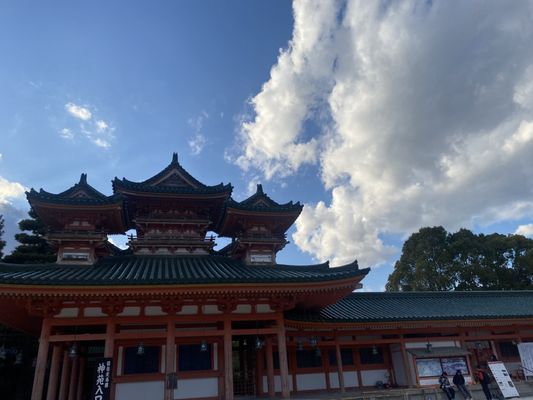 Heian Jingu Shrine by null