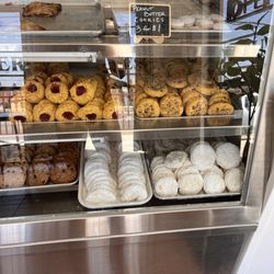 Chacha Bedoy Donuts & Bakery - Cookie case