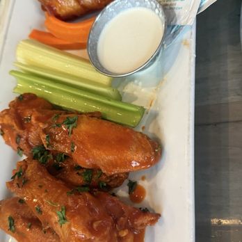 Draft Republic Carlsbad - Wings - Comfort Food Near Me - Carlsbad, California