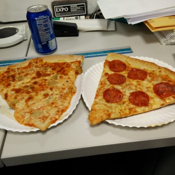 Reggie's Pizza Express - Two slices and a can of Pepsi - $6.50 - Pizza Near Me - Chicago, Illinois