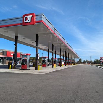 QuikTrip - Outside the gas station. 20 pumps for cars. Truck stop in back. Street sign on far right in this photo. - Gas Stations Near Me - Dillon, South Carolina QuikTrip - Outside the gas station. 20 pumps for cars. Truck stop in back. Street sign on far right in this photo. - Gas Stations Near Me - Dillon, South Carolina