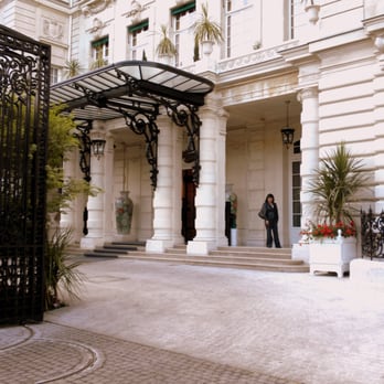 Shangri-La Hotel, Paris - Shangri-La Hotel, Paris - Gated Driveway - Hotels Near Me - Paris, 75 Shangri-La Hotel, Paris - Shangri-La Hotel, Paris - Gated Driveway - Hotels Near Me - Paris, 75