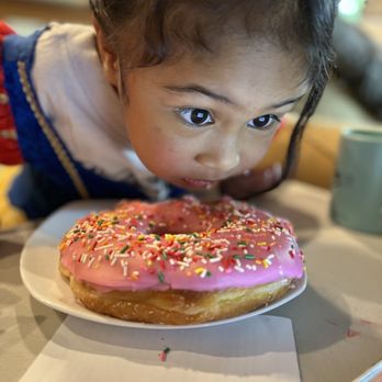 Randy's Donuts - Donuts Near Me - Torrance, California