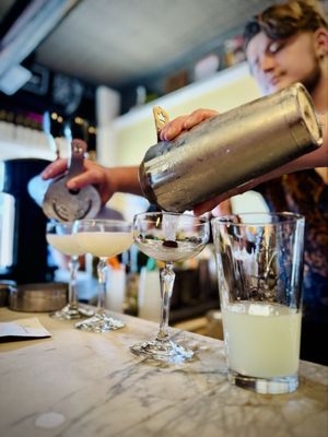 Daphnes Bar by null