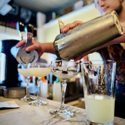 Daphnes - Anthony knows how to pour it
