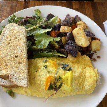 Lapisara Eatery - Dungeness Crab Omelette - Breakfast & Brunch Near Me - San Francisco, California
