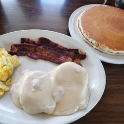 Arlis's Restaurant - Half order of biscuits and gravy with bacon and a side of pancakes