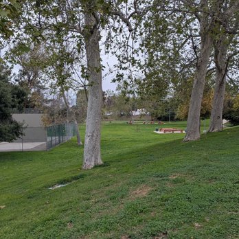 North Weddington Park - Walking path and plenty of green space - Parks Near Me - North Hollywood, California North Weddington Park - Walking path and plenty of green space - Parks Near Me - North Hollywood, California