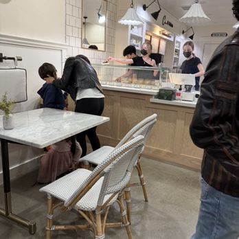 Cia di Gelateria - So crowded for Friday night - Gelato Near Me - Folsom, California