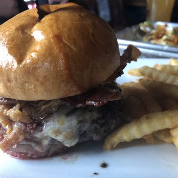 The Pour House - Westmont - Maple BBQ burger - Gastropubs Near Me - Haddon Township, New Jersey