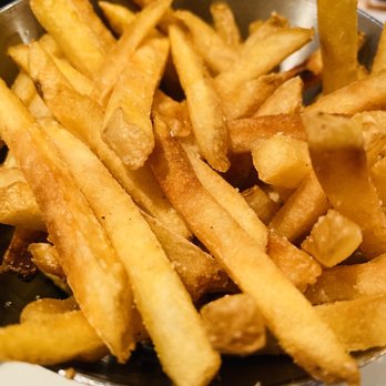 Earls Kitchen + Bar - Canadian (New) Near Me - Whistler, British Columbia