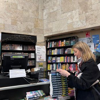 Chapters Bookstore - Bookstores Near Me - Dublin, D
