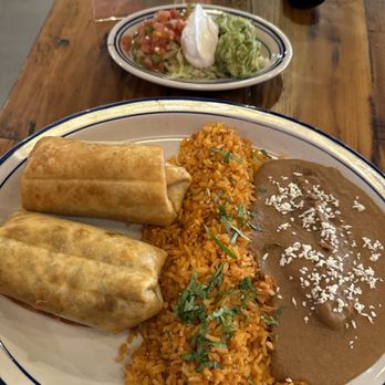 Urbano - Me sorprendió el sabor y la textura del chimi chiken y ground beef - Tex-Mex Near Me - Annapolis, Maryland