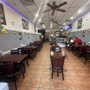 El Meson Del Inca - Restaurant seating - Peruvian Near Me - Union City, New Jersey