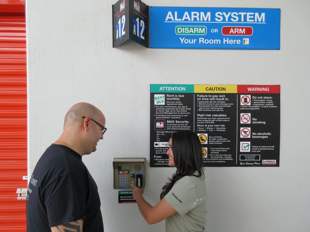 UHAUL MOVING & STORAGE AT SAMPLE AND POWERLINE Updated September