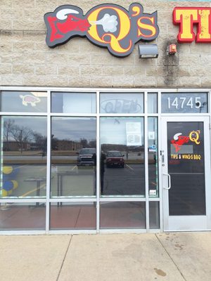 QS TIPS AND WINGS BBQ by null