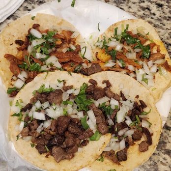 Tacos Los Chapitos - 2 asada tacos & 2 al pastor - Food Trucks Near Me - Las Vegas, Nevada