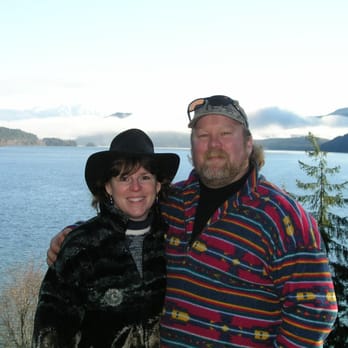 Two Eagles Lodge - Your hosts, Carolyn & Steve - Vacation Rentals Near Me - Union Bay, British Columbia