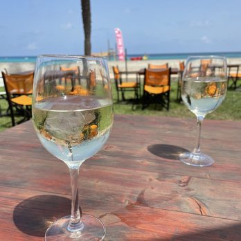 Cafe del Sol - 07/31/2021 white wine on the beach - Spanish Near Me - Cala Millor, Mallorca., PM