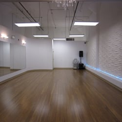 Studio X Ottawa - Studio X-3, about 650 SF. Studio X-1 about 700 SF. Perfect for Dance Classes, Fitness Classes, Practice (max 20 people).