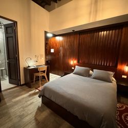 352 Guest House - Our room