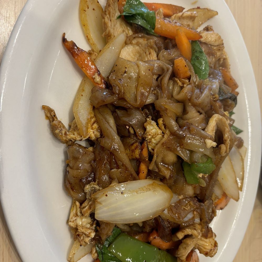 Drunken Noodles Pad Kee Mao Lunch Special Drunken Noodles Pad Kee Mao Lunch Special