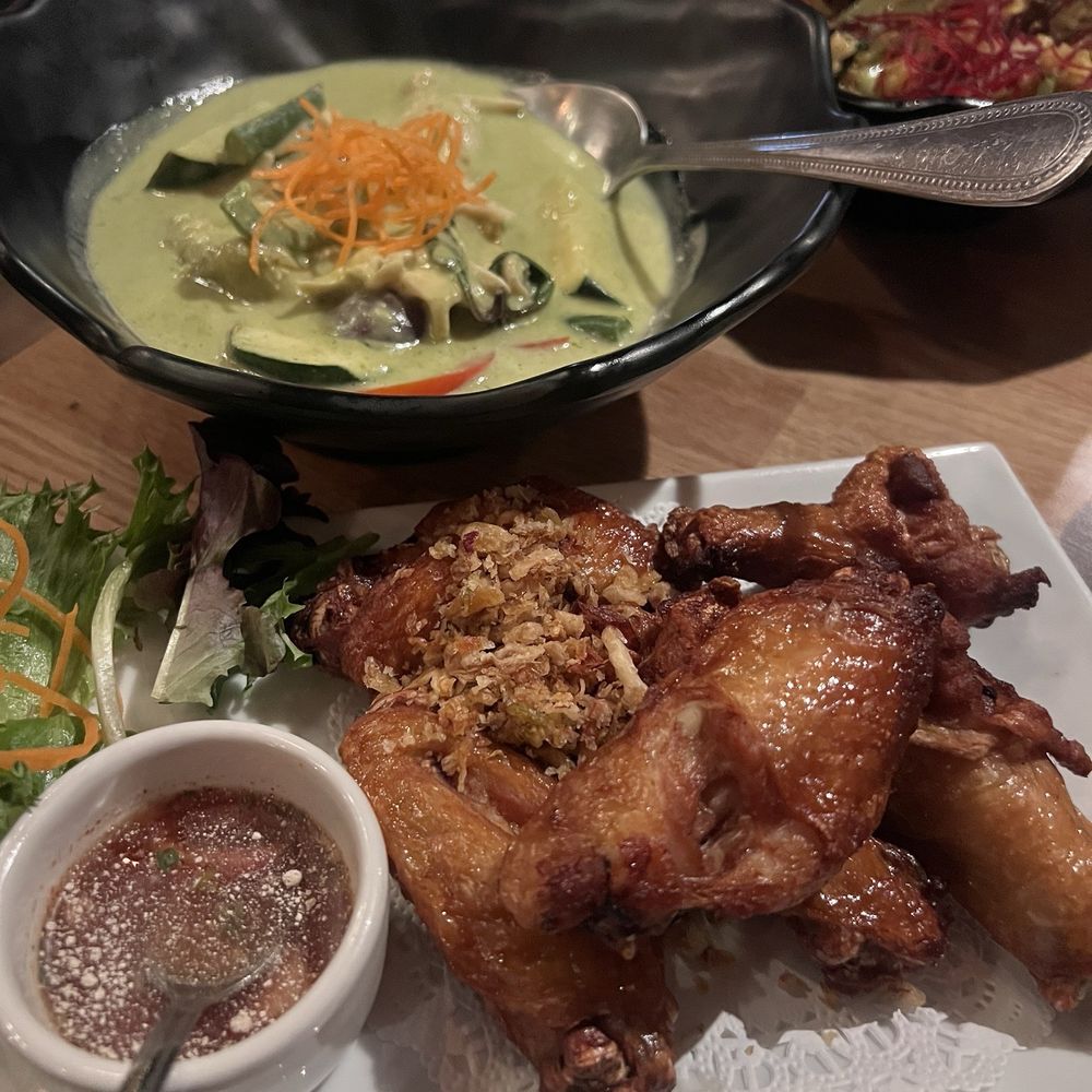 Gai wings and green curry Gai wings and green curry