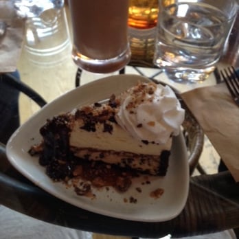 Le Chocolat Du Bouchard - English Toffee Ice Cream Pie - Chocolatiers & Shops Near Me - Naperville, Illinois