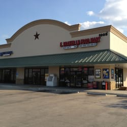 East Braker Lane Food Mart - Soda candy cigaretts cigars Micro beer ,hot food and much more