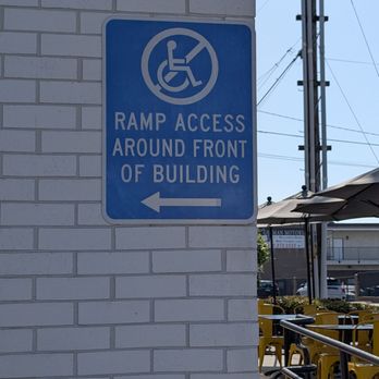 Starbird Chicken - Ramp access around the front of the building - Salad Near Me - Hermosa Beach, California