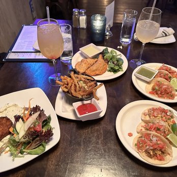 Row House - Maryland Lump Crab Cake Truffle fries Fish Tacos Jamaican Shrimp Tacos - New American Near Me - New York, New York