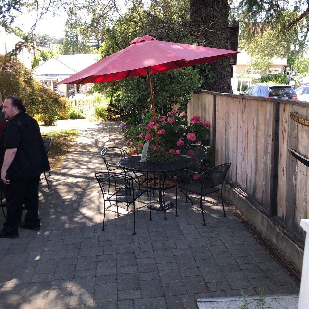 Baiocchi Wines & Vineyards - Patio tasting - Wineries Near Me - Sutter Creek, California Baiocchi Wines & Vineyards - Patio tasting - Wineries Near Me - Sutter Creek, California