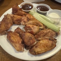 Wings dry sauce on side