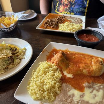 Villa Fiesta - Chile Colorado and chili rellano (combo 12). - Mexican Near Me - Gadsden, Alabama Villa Fiesta - Chile Colorado and chili rellano (combo 12). - Mexican Near Me - Gadsden, Alabama