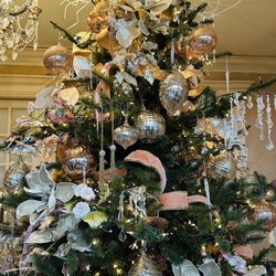The Johnston House - Such a beautiful Christmas tree!