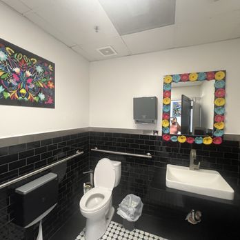 Califas Tacos & Beer - Girls bathroom real clean - Tacos Near Me - Shenandoah, Texas Califas Tacos & Beer - Girls bathroom real clean - Tacos Near Me - Shenandoah, Texas