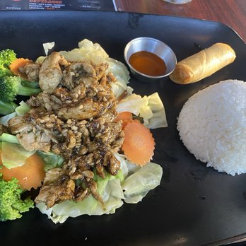 TreeHouse Thai - 19. Garlic Pepper Combo Special with chicken - Thai Near Me - Culver City, California TreeHouse Thai - 19. Garlic Pepper Combo Special with chicken - Thai Near Me - Culver City, California