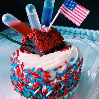 Renato's Pastry Shoppe - 4th of July Cupcake - Bakeries Near Me - Staten Island, New York