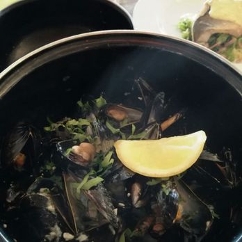 Aruba - Very big portion of mussels (even for 2 ppl) - Bars Near Me - Bournemouth, BMH