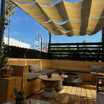 Den Mother Wellness - Outdoor waiting area - Massage Therapy Near Me - Venice, California Den Mother Wellness - Outdoor waiting area - Massage Therapy Near Me - Venice, California