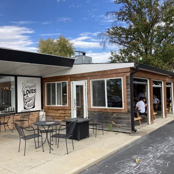Good News Brewing - Outdoor and covered patio seating - Pizza Near Me - O'Fallon, Missouri