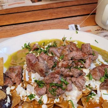 El Péndulo - Chilaquiles divorciados con arrachera y huevos leñero - Bookstores Near Me - Ciudad de México, DIF
