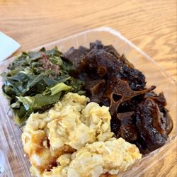 Greedy Pot - Large Oxtail with a side of Baked Mac & Cheese and Collard Greens