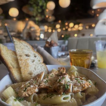 Luna Bistro Cafe - Creamy garlic pasta - New American Near Me - Long Beach, California Luna Bistro Cafe - Creamy garlic pasta - New American Near Me - Long Beach, California