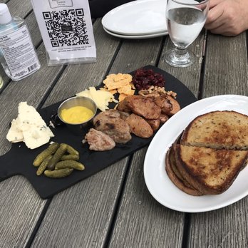Black Barrel Tavern - Breakfast & Brunch Near Me - Chicago, Illinois Black Barrel Tavern - Breakfast & Brunch Near Me - Chicago, Illinois